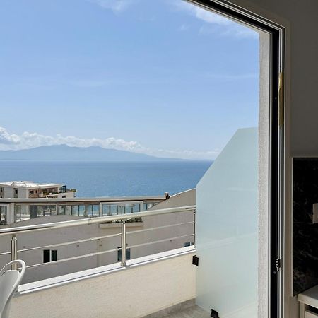 Gjoka Apartments, In Front Of Bougainville Bay Sarandë エクステリア 写真