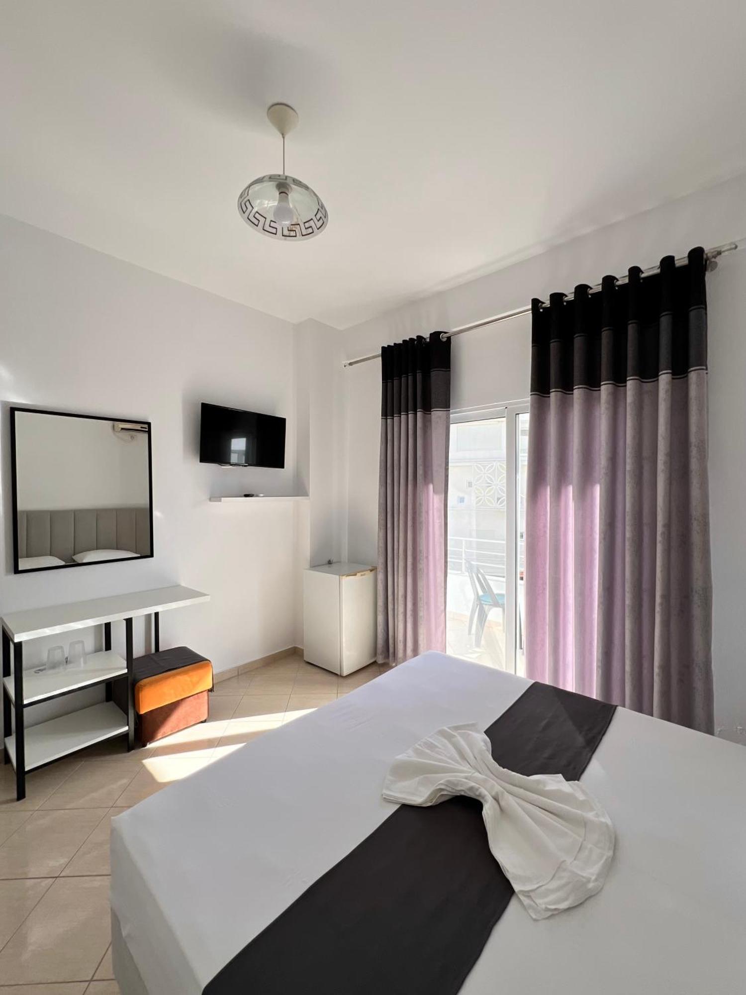Gjoka Apartments, In Front Of Bougainville Bay Sarandë エクステリア 写真