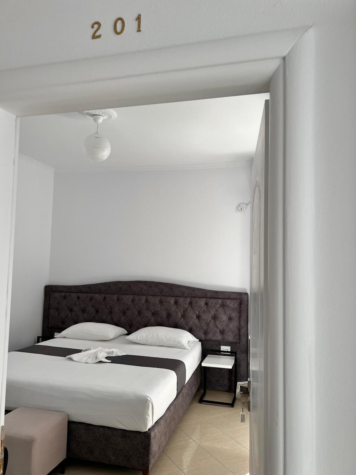 Gjoka Apartments, In Front Of Bougainville Bay Sarandë エクステリア 写真