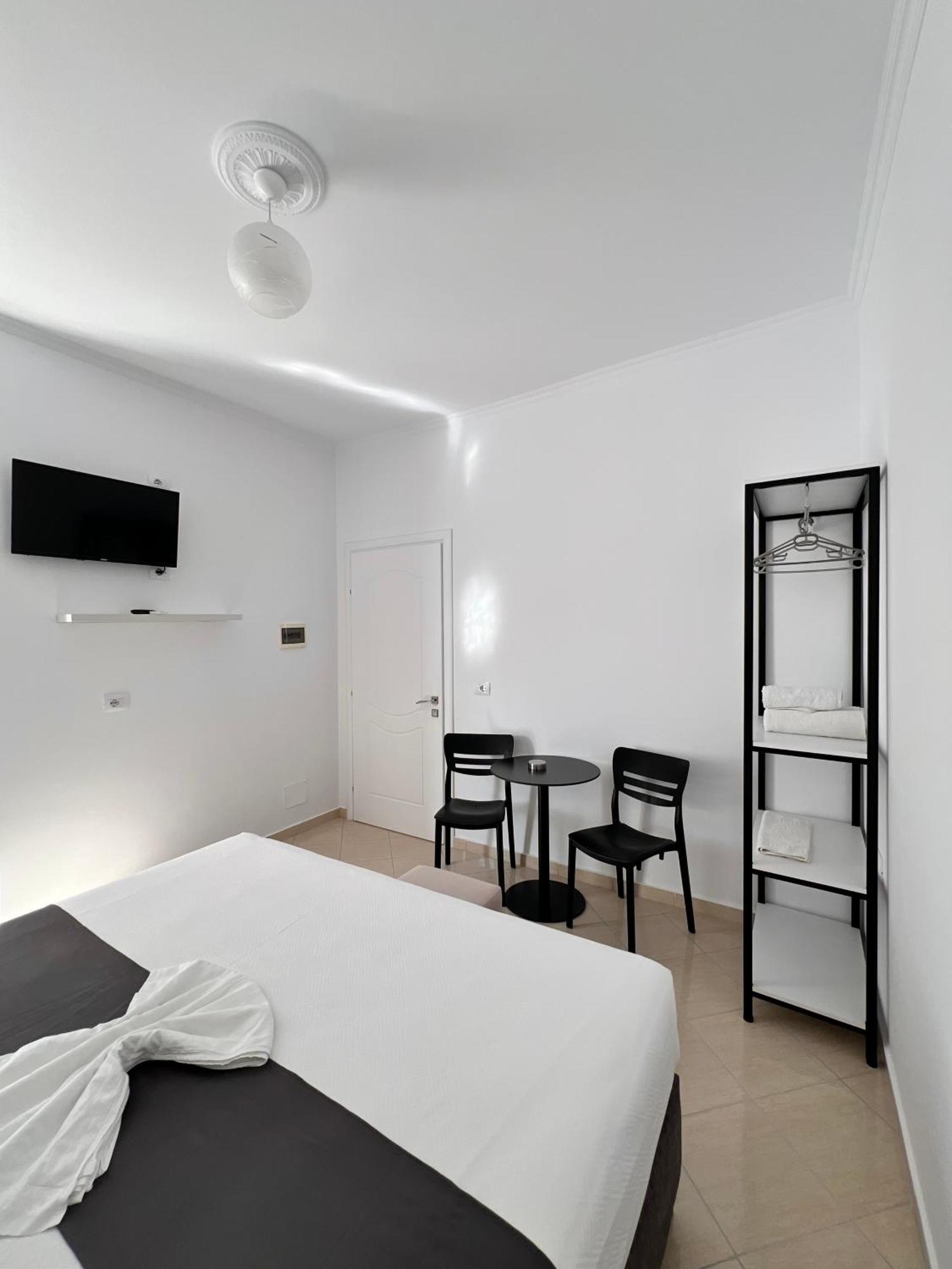 Gjoka Apartments, In Front Of Bougainville Bay Sarandë エクステリア 写真