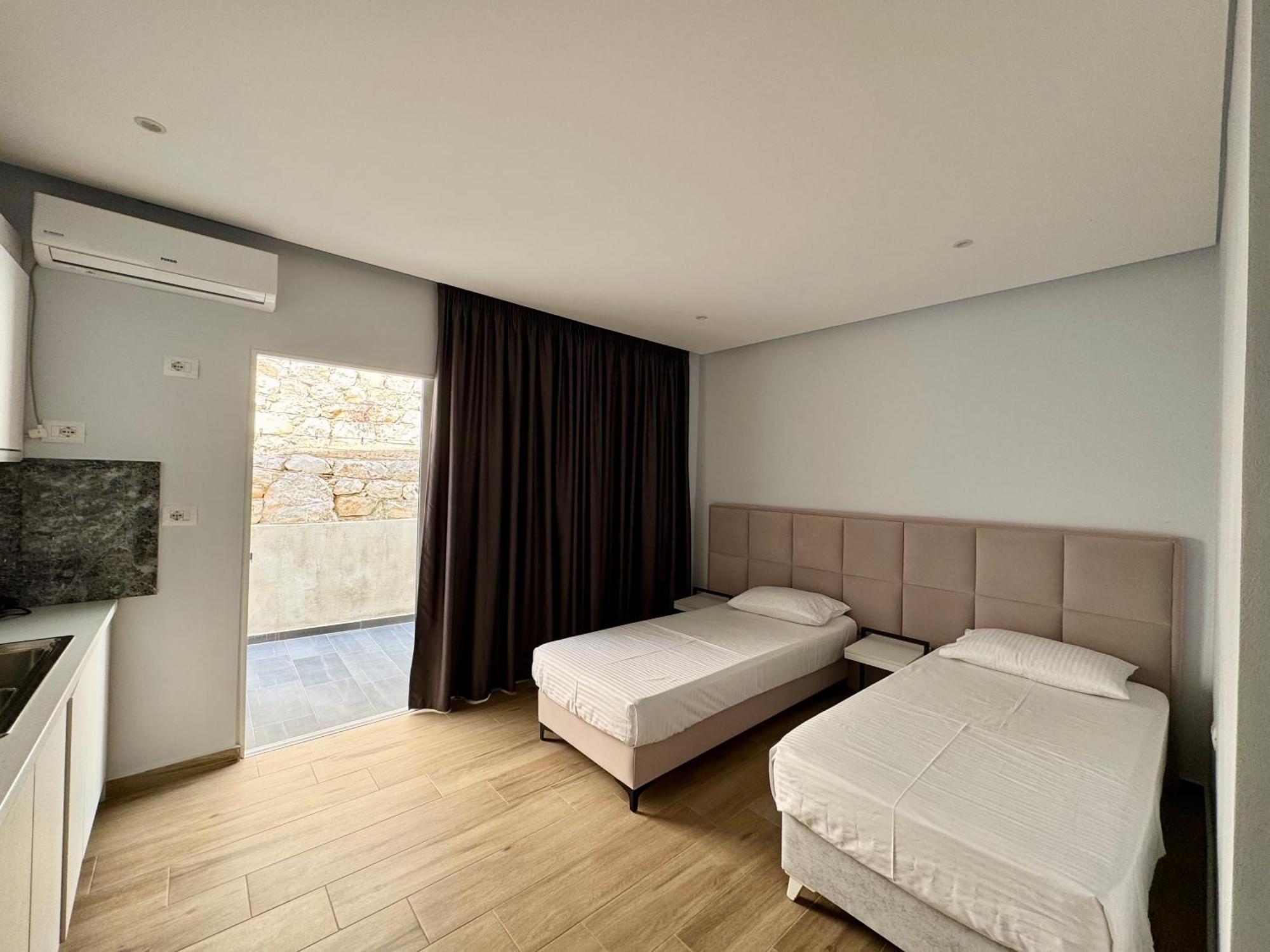 Gjoka Apartments, In Front Of Bougainville Bay Sarandë エクステリア 写真