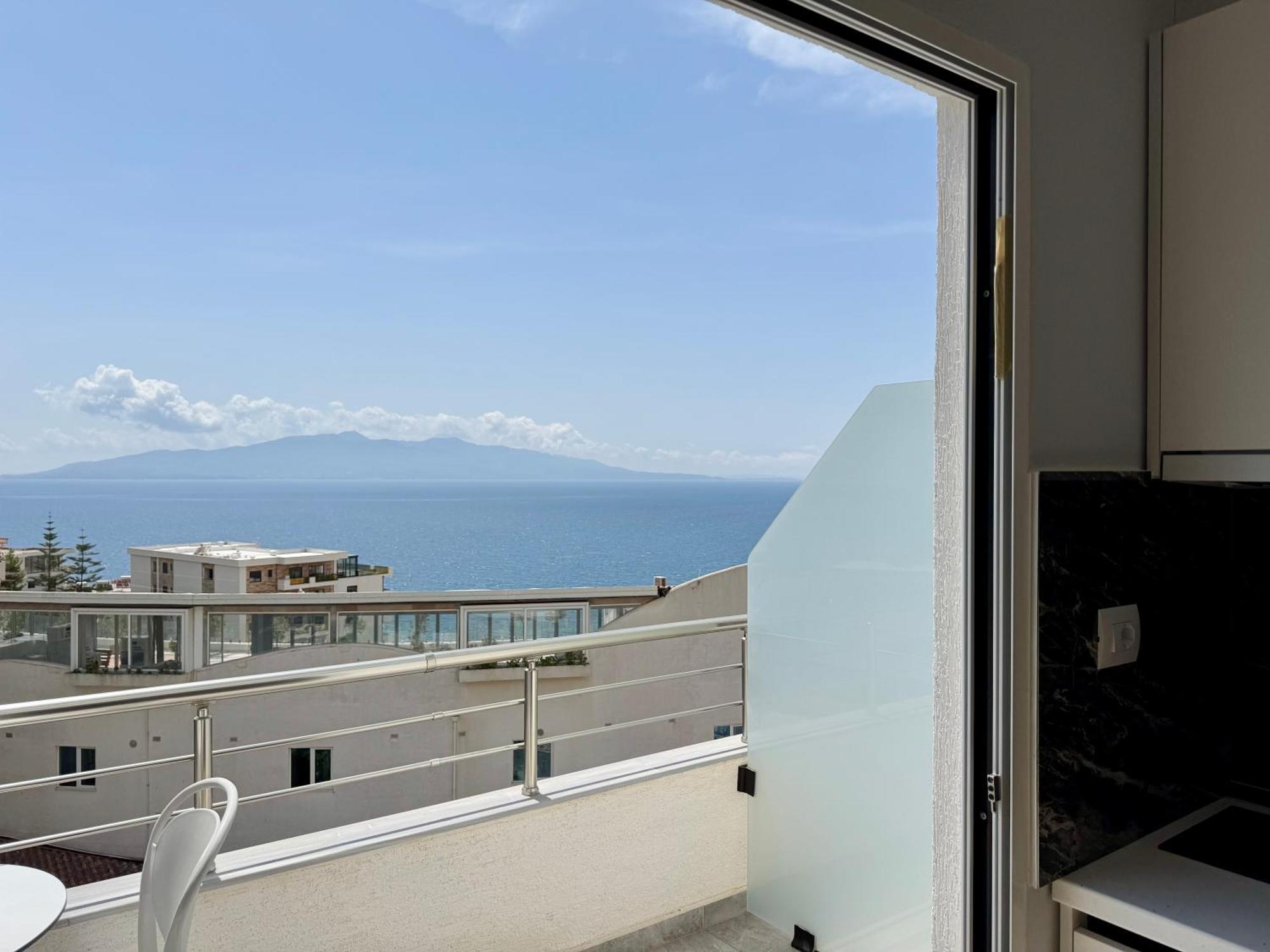 Gjoka Apartments, In Front Of Bougainville Bay Sarandë エクステリア 写真
