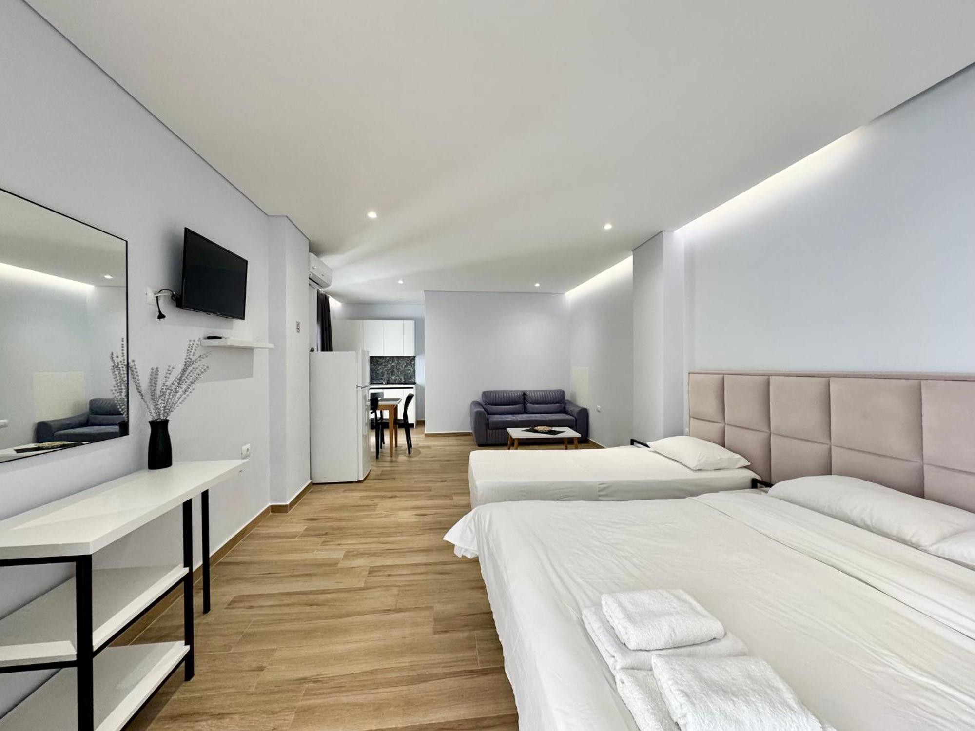 Gjoka Apartments, In Front Of Bougainville Bay Sarandë エクステリア 写真