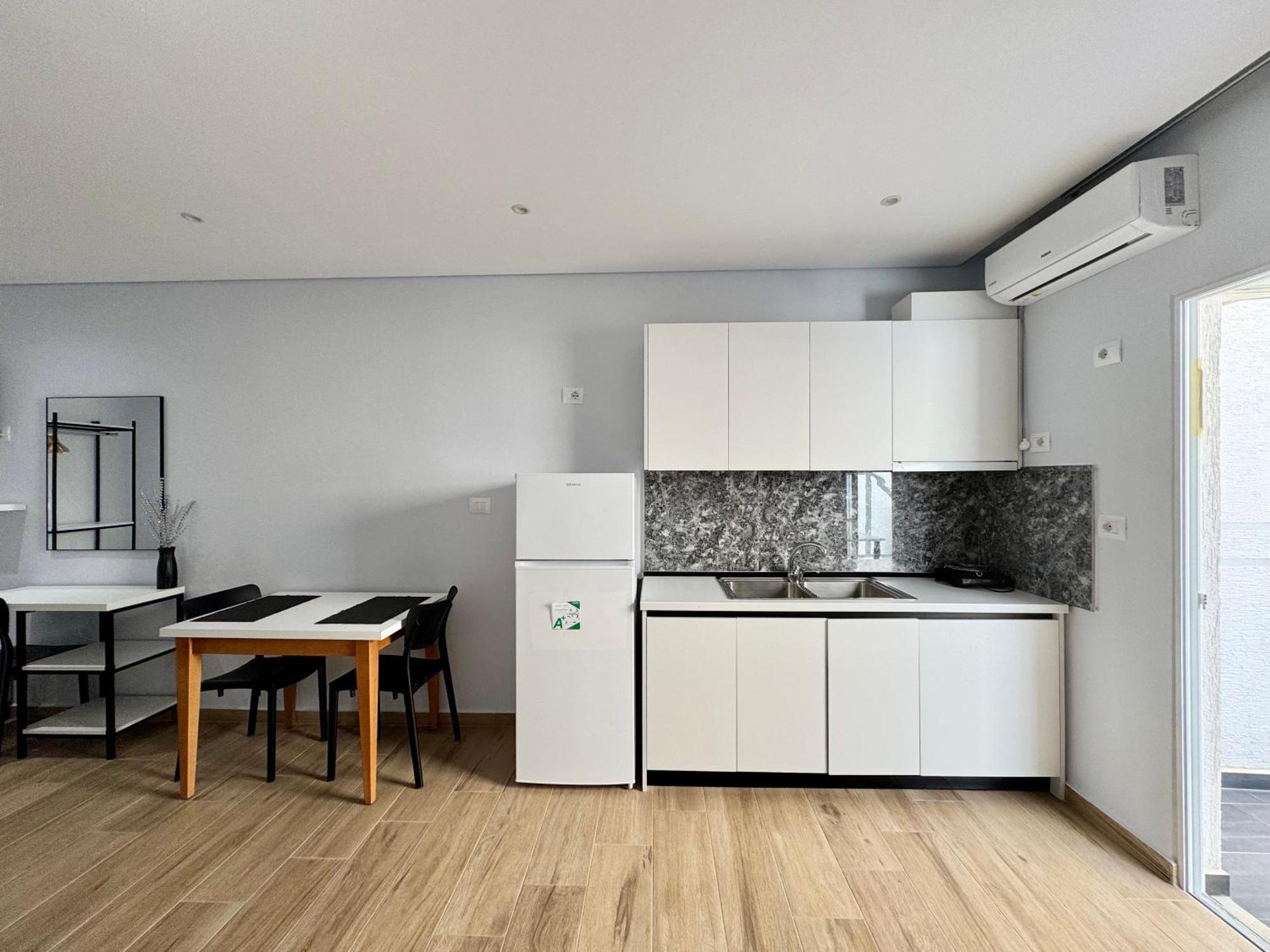 Gjoka Apartments, In Front Of Bougainville Bay Sarandë エクステリア 写真
