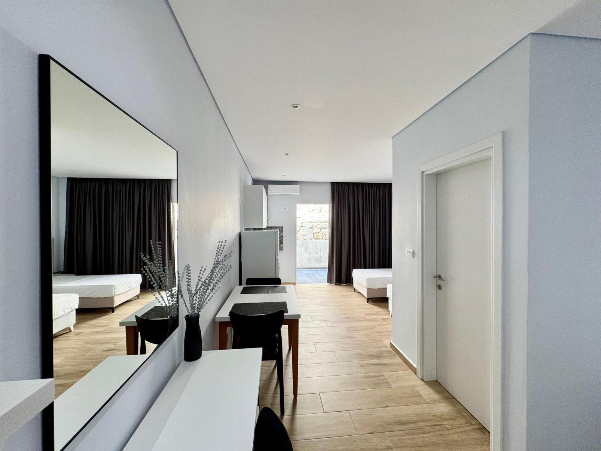 Gjoka Apartments, In Front Of Bougainville Bay Sarandë エクステリア 写真