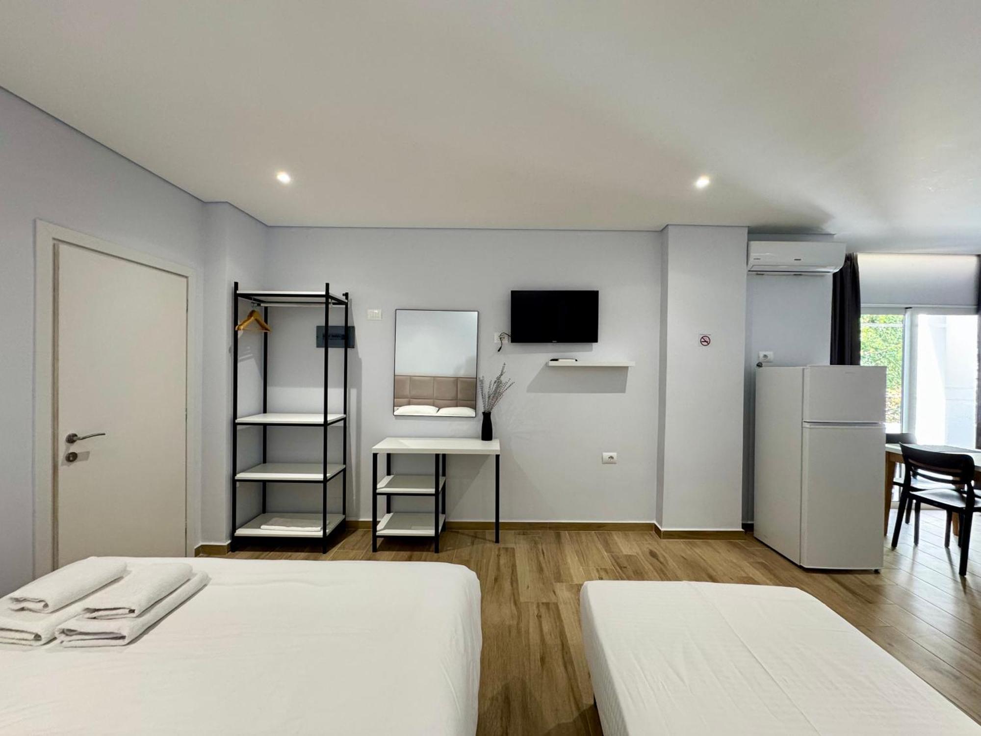 Gjoka Apartments, In Front Of Bougainville Bay Sarandë エクステリア 写真
