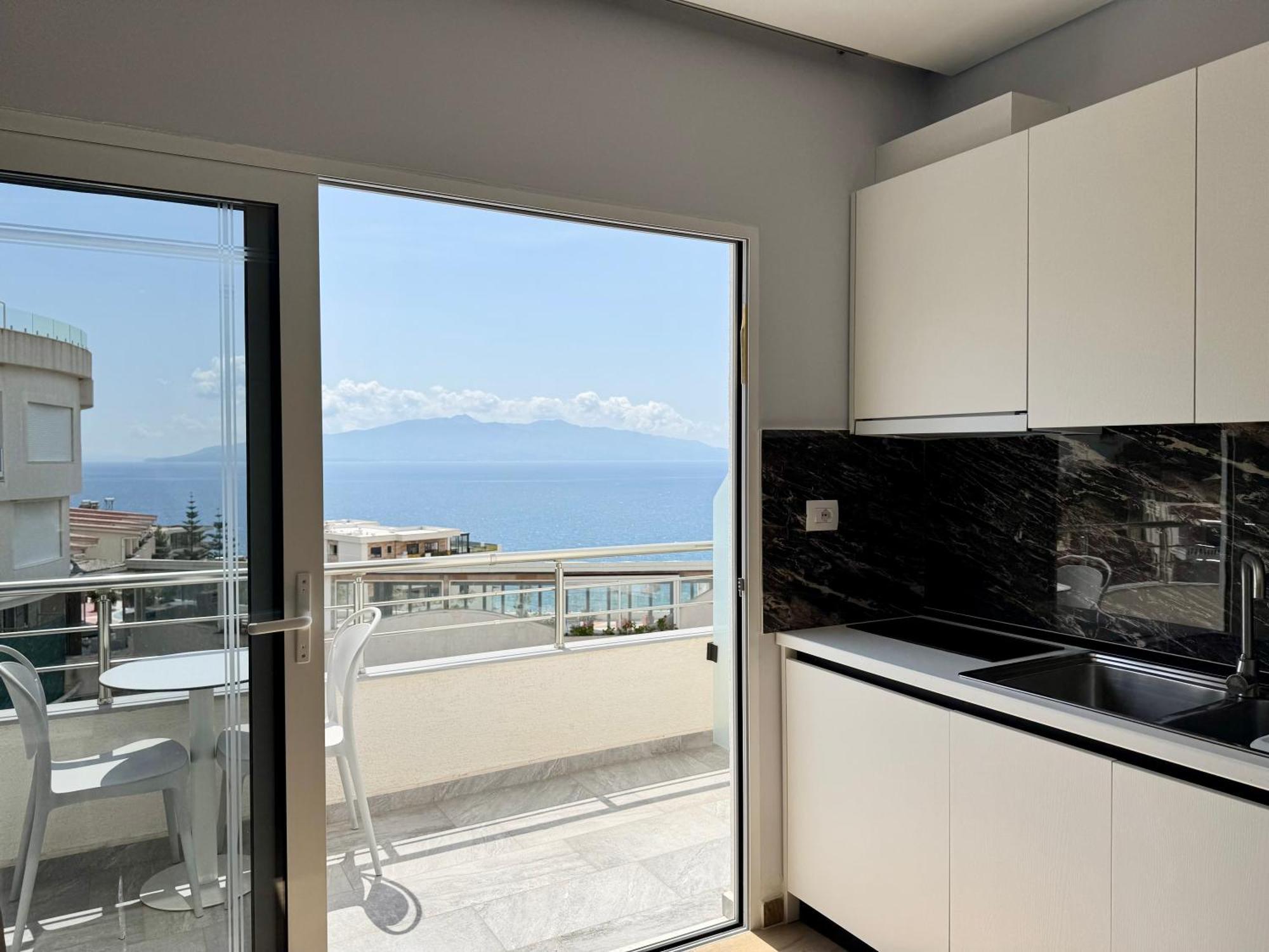 Gjoka Apartments, In Front Of Bougainville Bay Sarandë エクステリア 写真