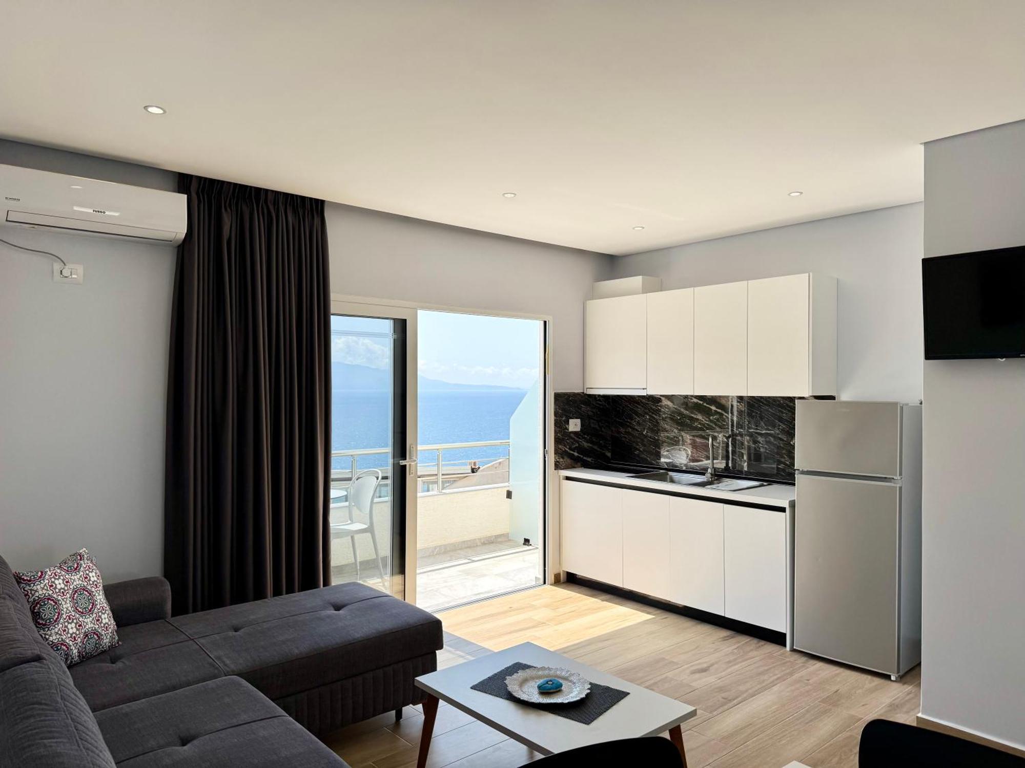 Gjoka Apartments, In Front Of Bougainville Bay Sarandë エクステリア 写真