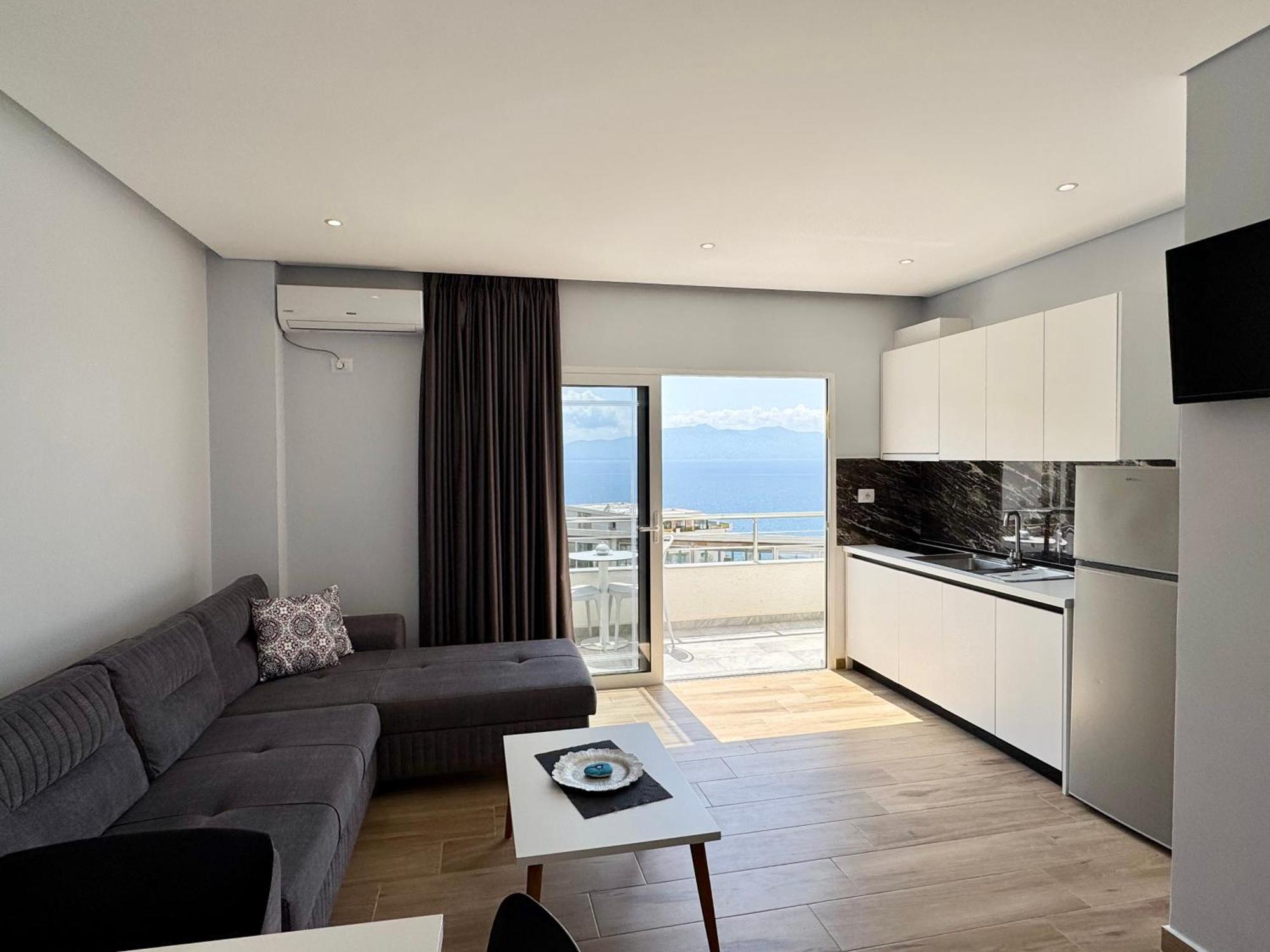 Gjoka Apartments, In Front Of Bougainville Bay Sarandë エクステリア 写真